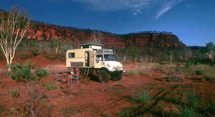 aucamp.JPG (37781 Byte) aucamp.JPG (37781 Byte)