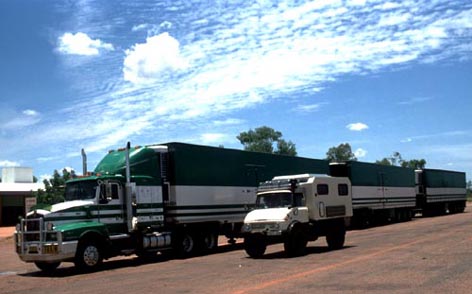 Roadtrain-Uni1.JPG (35906 Byte)